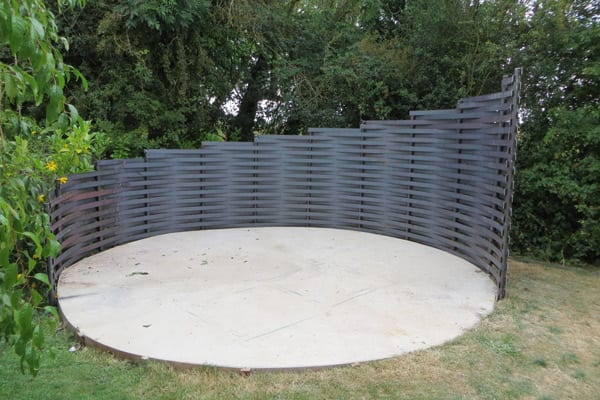 woven steel free standing screen curved decreasing circle