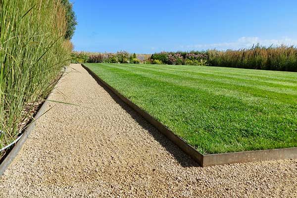 Steelscapes - straight lines for lawn gravel borders